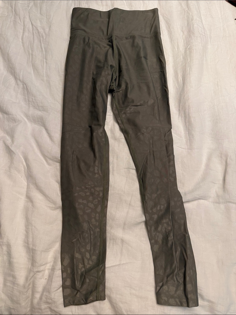 Carbon 38 Extra High-Waist Green Leopard-Print Cropped Leggings
